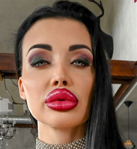 pornstars with big lips